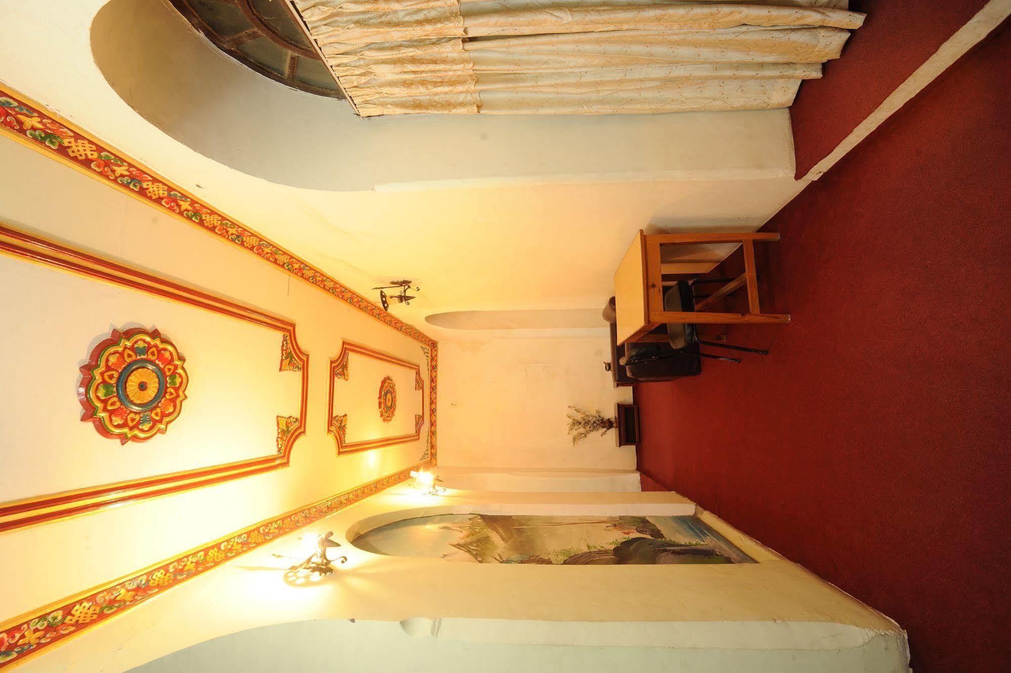 Hotel Himalaya Yoga Kathmandu Esterno foto